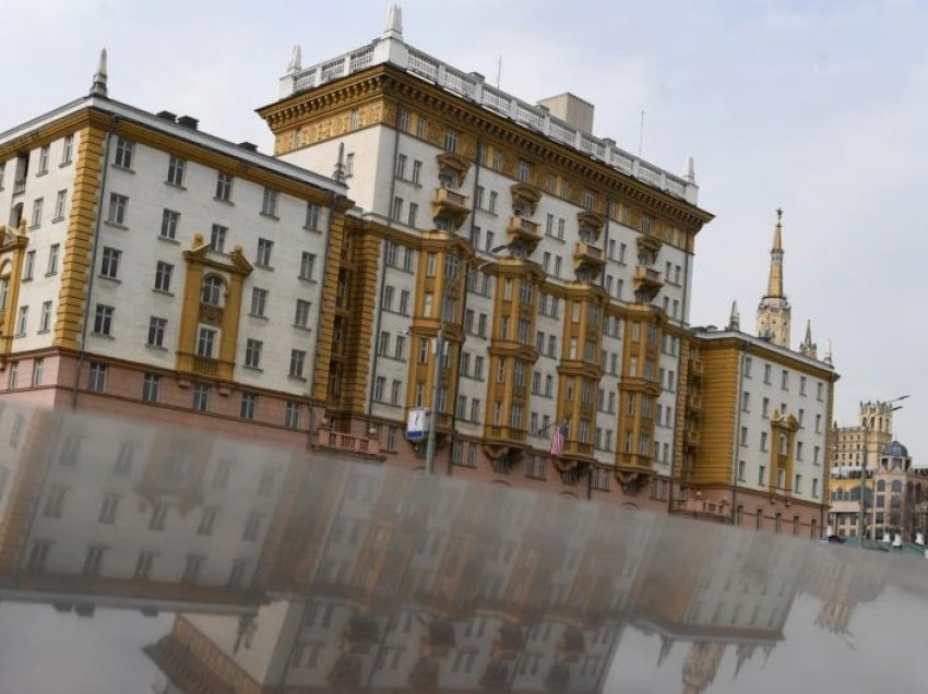  Konsullatat amerikane në Rusi do t’i pezullojnë shërbimet