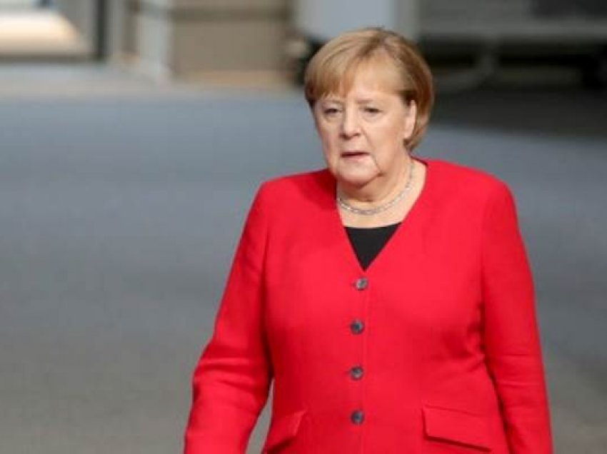 Merkel vazhdon të nxisë idenë e një takimi të BE-së me Putinin