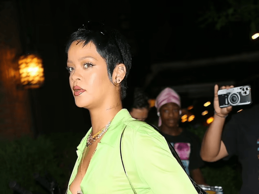 Rihanna me stil ndryshe: Kështu nuk deshti nëna të më shoh