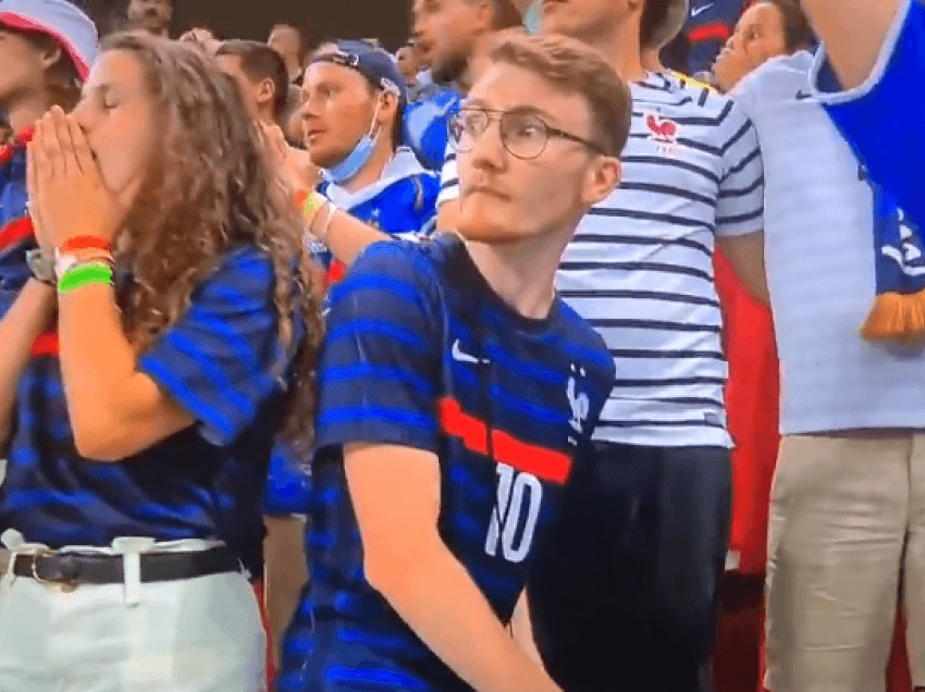 Gëzimi i mbeti në “fyt”/ Reagimi i tifozit të Francës kur pësohet goli i tretë bëhet viral në internet
