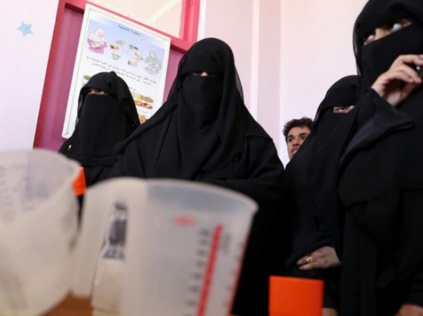 Krizë buke në Jemen, OKB: Duhen 4 miliardë dollarë që të paktën të mos vdesin urie
