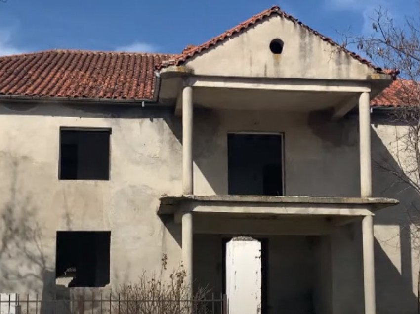 Shtëpia pa dritë e Dritëroit, degradon banesa muze në Menkulas, gati projekti, mungojnë fondet 