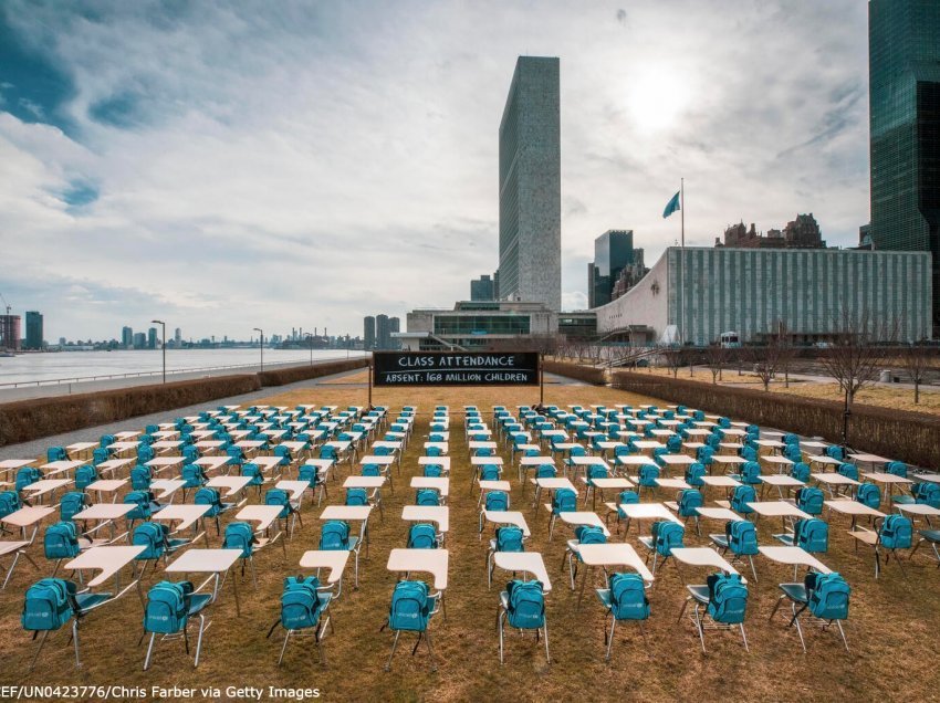 UNICEF hap në New York, instalacionin pandemik: Nuk duhet kursyer asnjë përpjekje për të rihapur shkollat
