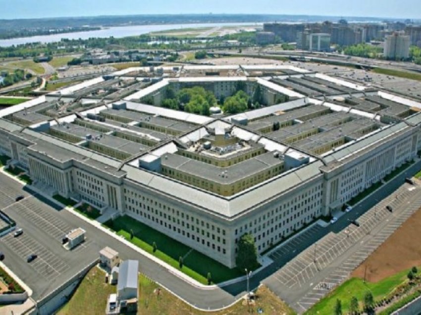 ​Pentagoni: Negociatori civil amerikan vdes gjatë zjarrit raketor