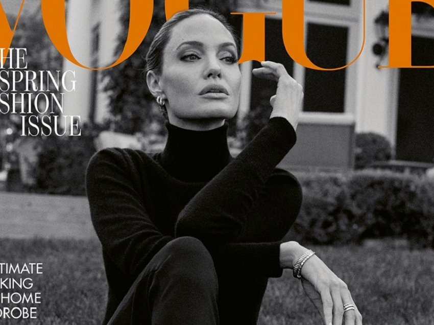 Jolie pozon për ‘Vogue”