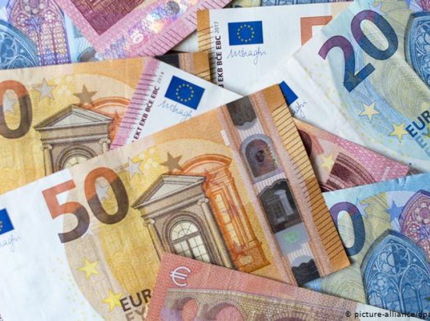 Sektorët më të kërkuar paguhen më pak në raport me evropianët/ Ja sa është rroga në Shqipëri e një bankieri, IT apo punonjësi shëndetësor
