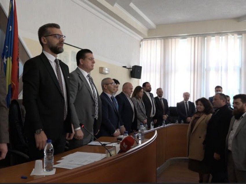 ​Kuvendi Komunal i Mitrovicës mbajti seancë solemne për nder të Epopesë së UÇK-së