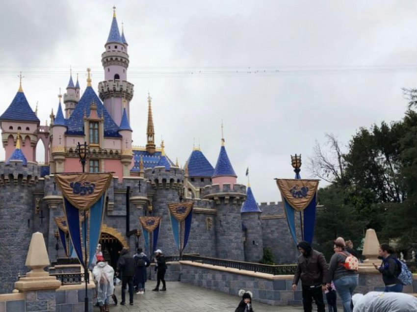 Kalifornia lehtëson masat antiCovid, rihapet Disneyland