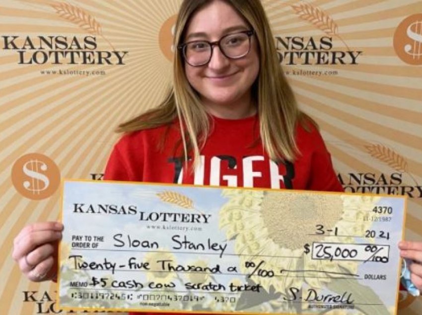 Për herë të parë blen një biletë, 18-vjeçarja fiton 25,000 dollarë në lotari