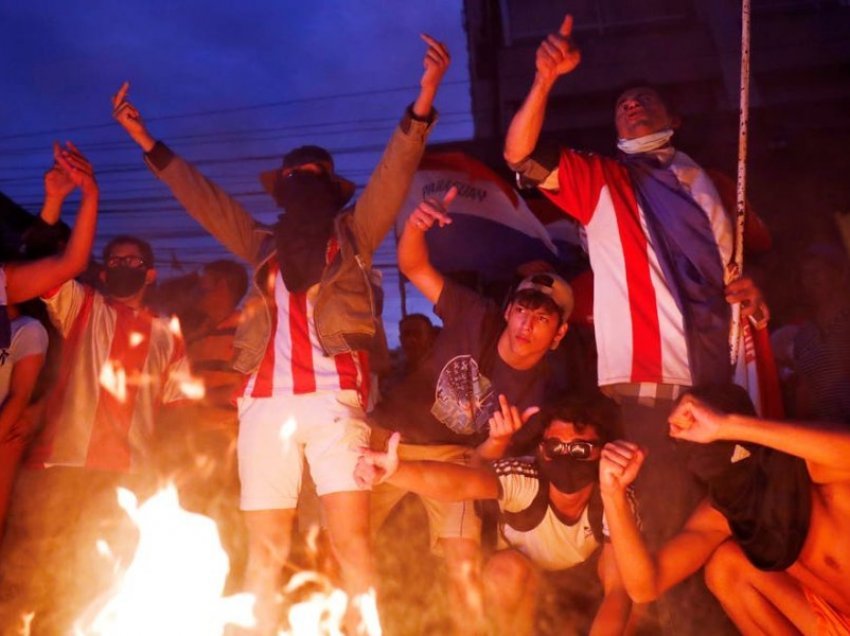Dhjetëra të lënduar në protestën kundër qeverisë në Paraguai