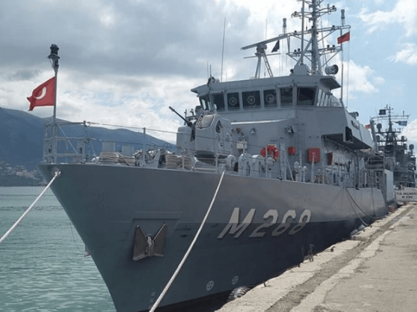 Anijet turke të NATO-s mbërrijnë në portin ukrainas