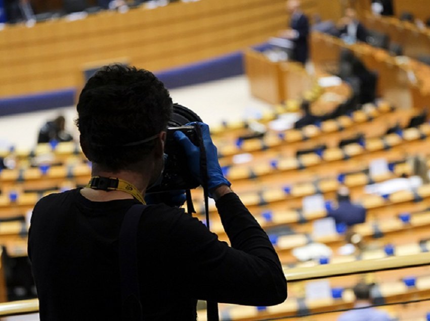 BE: Hungaria, Polonia dhe Sllovenia po shkelin lirinë e medias