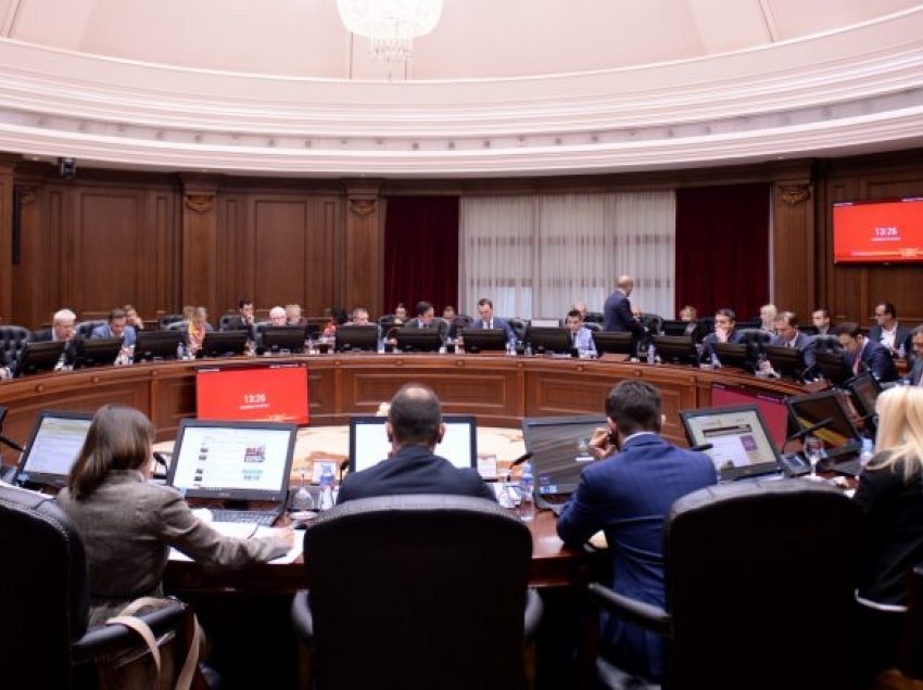 Maqedoni: Qeveria e plotësoi vendimin për ndalesën e lëvizjes për operatorët ekonomik