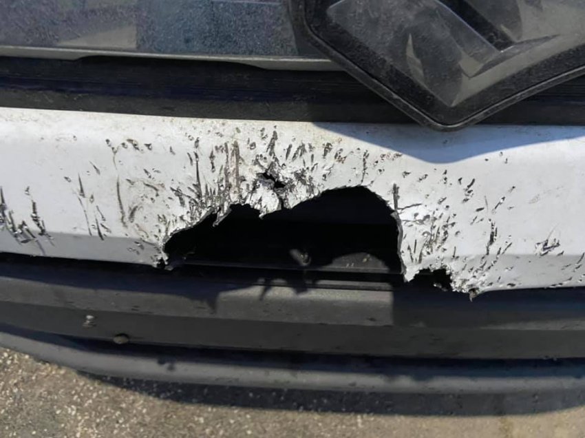 “Qentë hanë edhe vetura” – qytetarja e Prishtinës publikon fotografitë e veturës së shkatërruar prej tyre