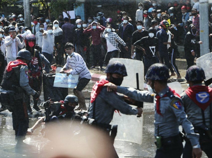 Të paktën dy të vrarë në protestat në Mianmar