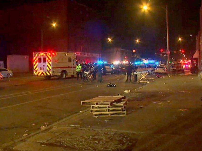 Dy të vdekur, 13 të plagosur në një ndej në Chicago