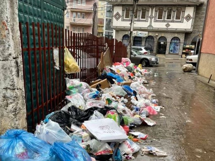 Komuna e Prishtinës në “gjumë”, mbeturinat zënë thuajse çdo rrugë