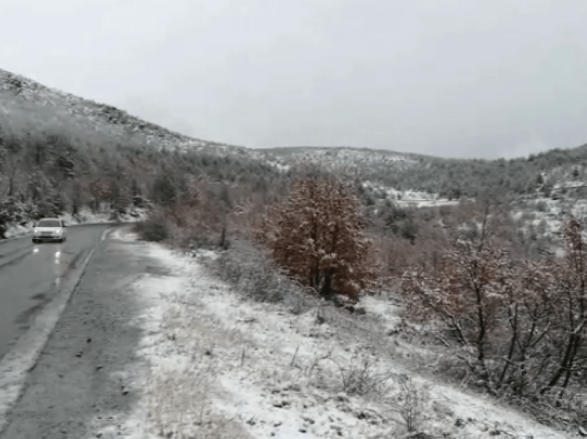 Rikthehen reshjet e borës në qarkun e Dibrës, nisin problemet në zonat malore