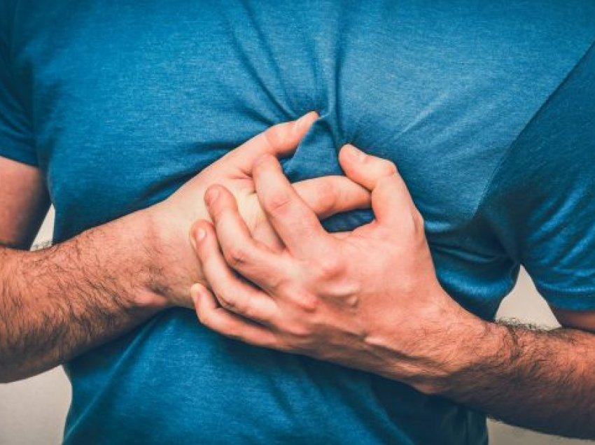 Nëse i keni këto 3 simptoma, zemra juaj mund të jetë në rrezik