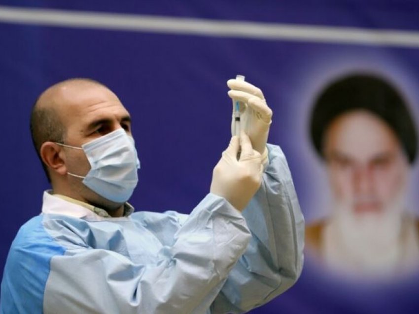 Irani përdor vaksinat për të treguar fuqi