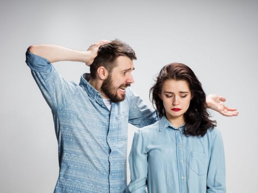 9 gjëra që e bëjnë partnerin tuaj të ‘çmendet’, sa herë që nuk jeni së bashku