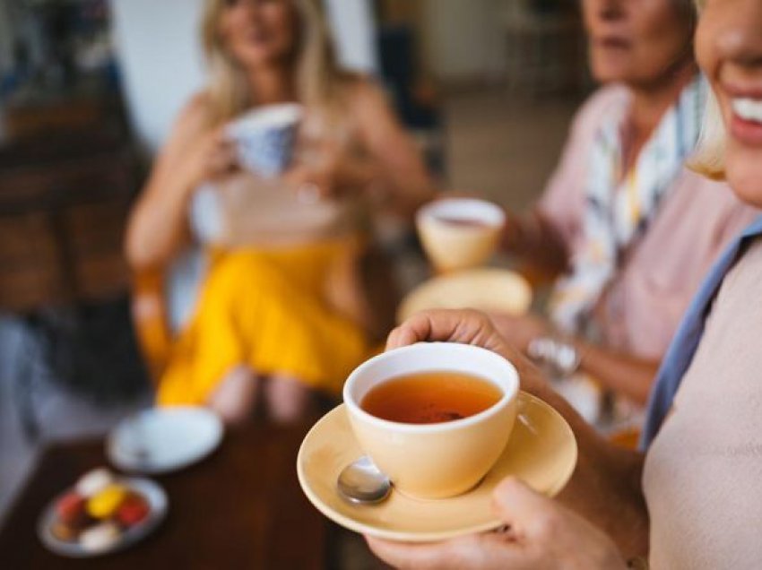 Nutricionistët kanë zbuluar kohën e saktë kur duhet pirë çaj për të pasur efektin më të mirë