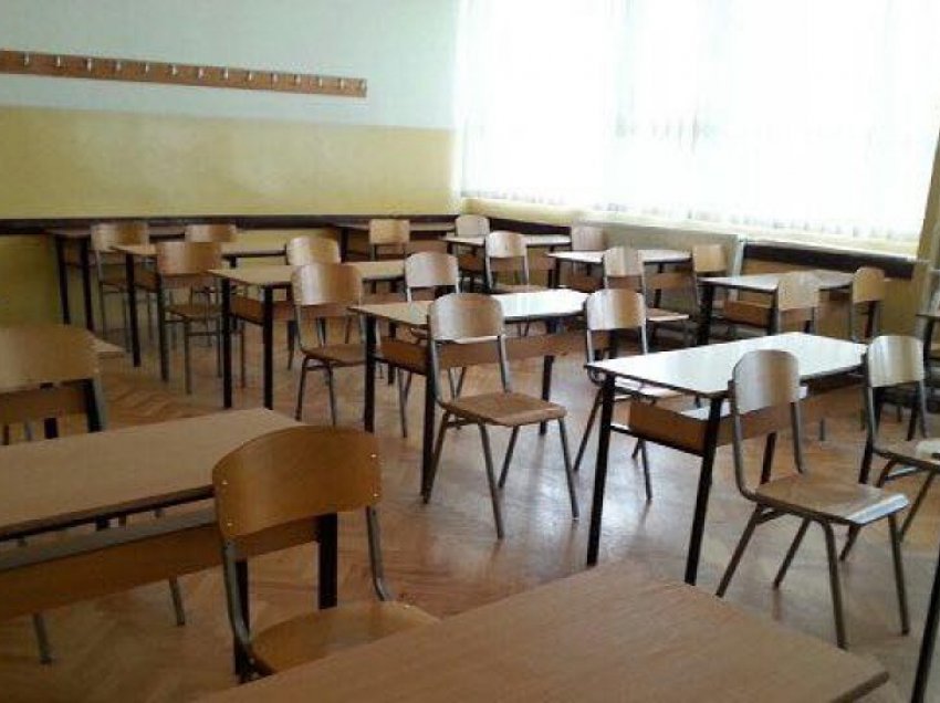 ‘Akses të kufizuar në arsim’/ Xhixho: Koronavirusi po thellon bilancin tragjik në vendin tonë