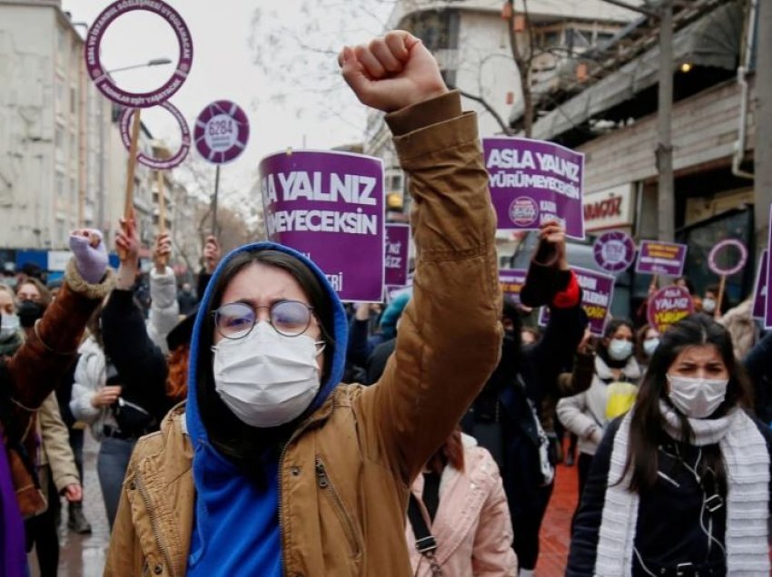 Në Turqi protestohet kundër tërheqjes nga Konventa që i mbron gratë