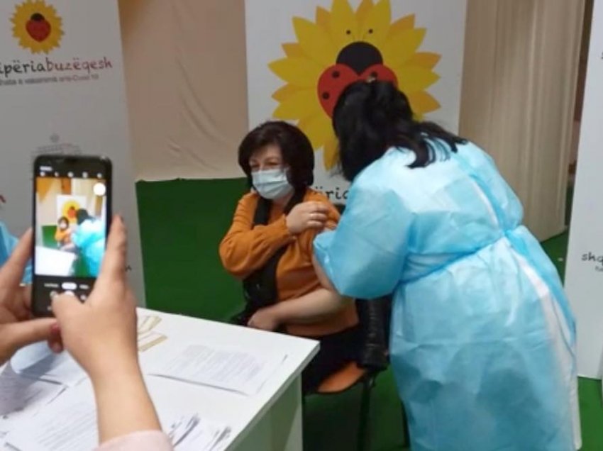“Jena një”, vazhdon në Kukës vaksinimi i mjekëve nga Kosova
