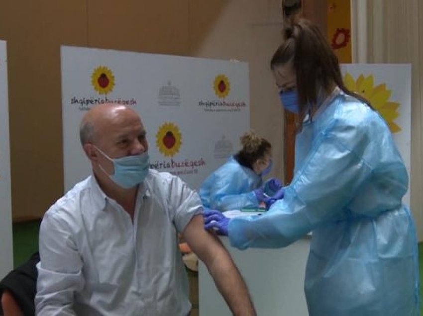 Vazhdon në Kukës vaksinimi i mjekëve nga Kosova, Rama: Jena një