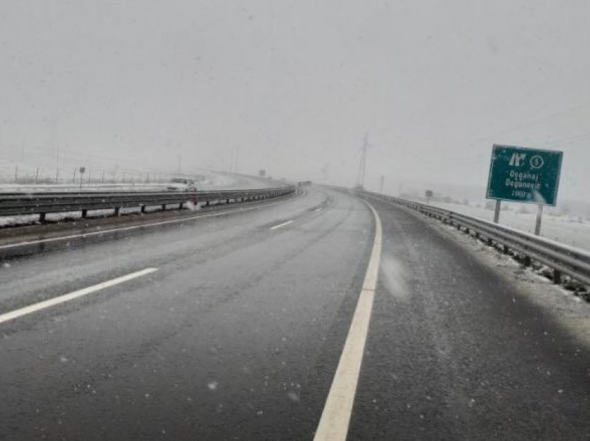 MI: Kujdes, reshje të dendura të borës – kjo është gjendja e rrugëve