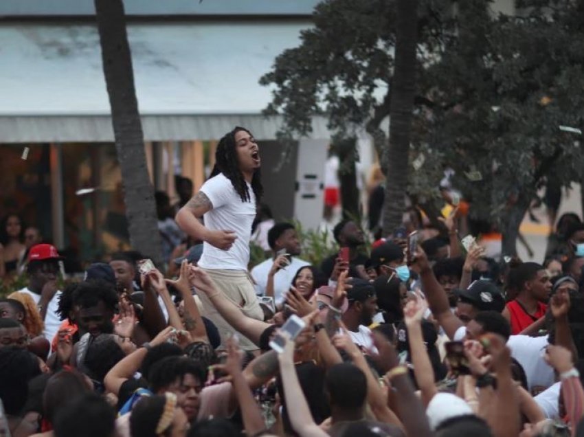 Qyteti Miami Beach vendos ndalim-qarkullimin për të frenuar mbrëmjet e studentëve