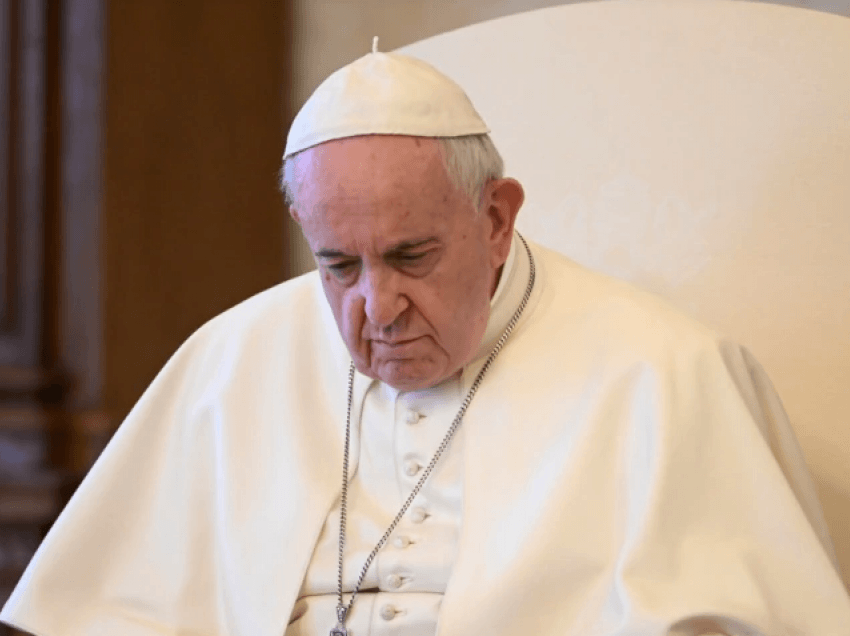 Papa: Të gjithë njerëzit duhet të kenë qasje në ujë të pijshëm