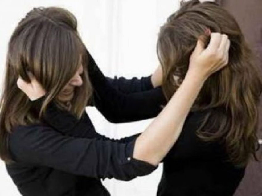 ​Motrat sulmojnë njëra-tjetrën në Podujevë