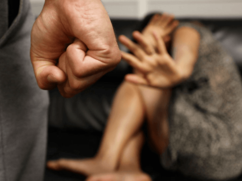 Gruaja nga Gjakova njofton policinë: Burri më ka rrahur me duar …
