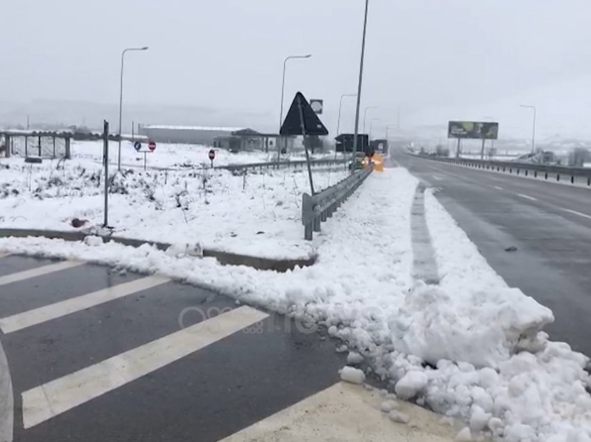 Kukësi mbulohet nga bora, ja si paraqitet gjendja e rrugëve