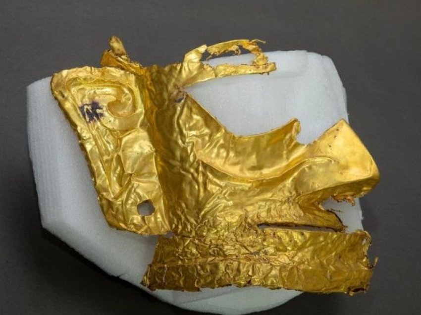 Zbulim sensacional në Kinë, gjendet maska e floririt 3 mijë vite e vjetër
