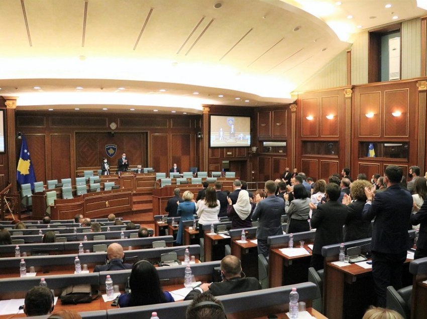 Vota për Simiqin dhe jo Konjufcën, çfarë fshihet pas votimit të deputetëve shqiptarë për nënkryetarin serb?