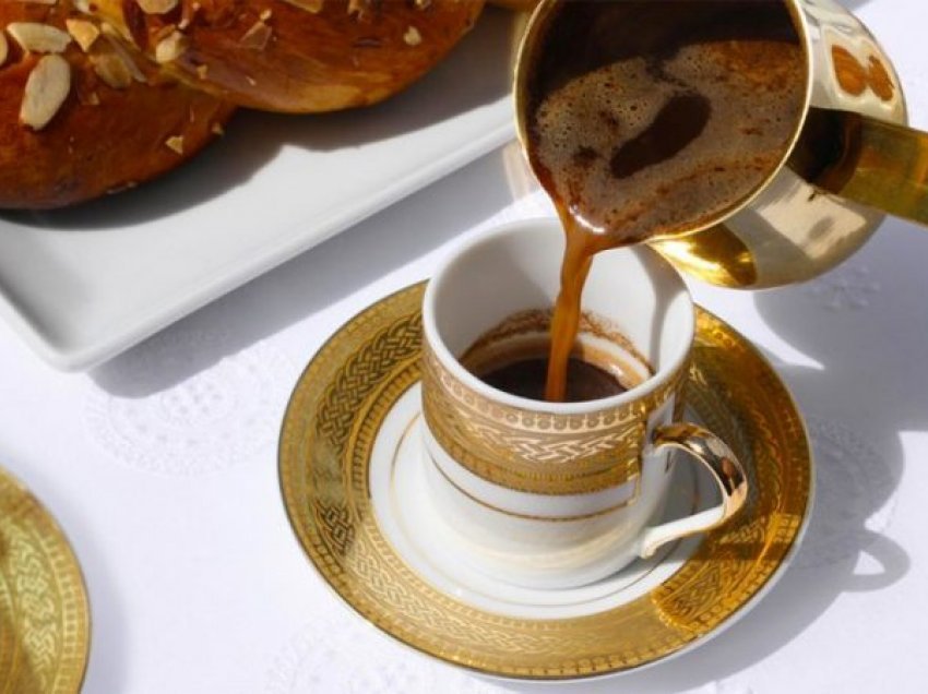 Cilët njerëz nuk duhet të konsumojnë kafe turke dhe çfarë u shkakton në organizëm