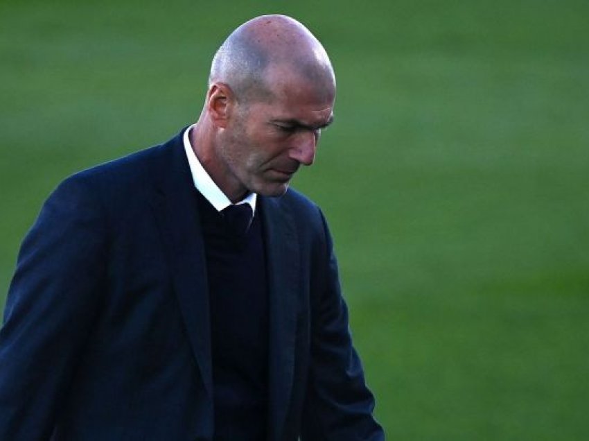 Të shkarkohet Pirlo dhe të emërohet Zidane