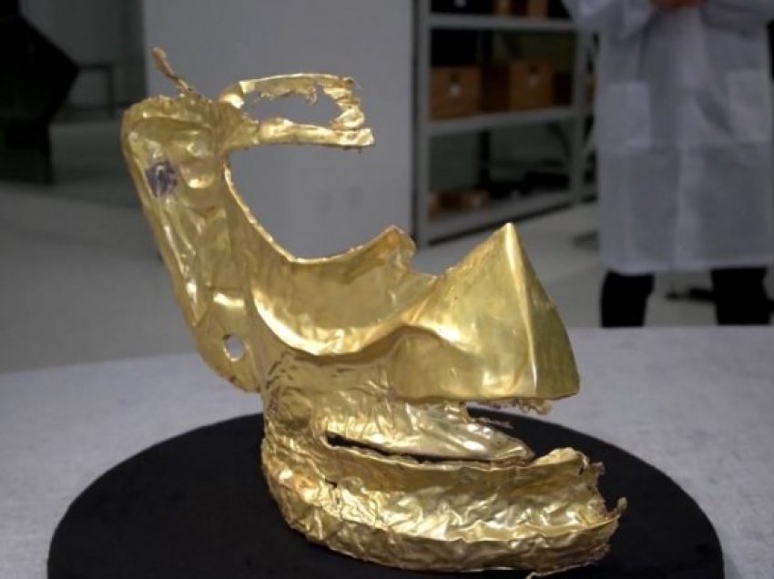 Zbulohet maska e artë antike në Kinë