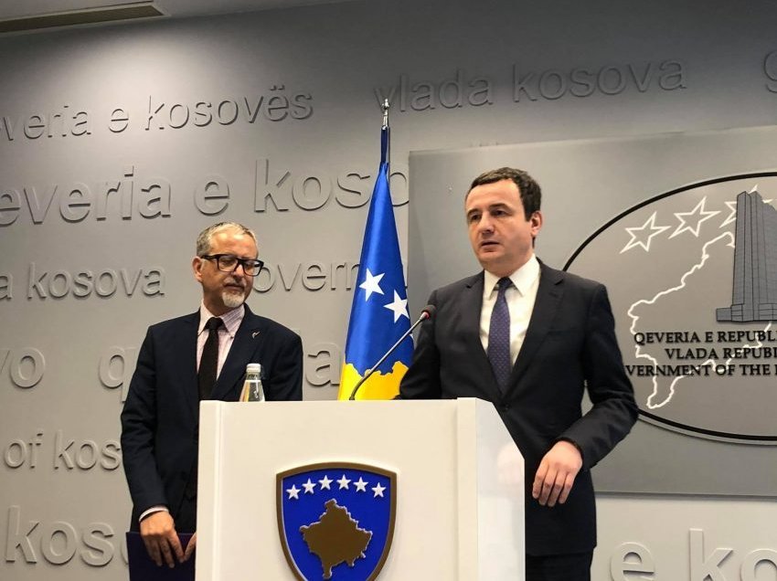 Vaksinat mbërrijnë në Kosovë në këtë orë, flet kryeministri Kurti dhe ministri Vitia