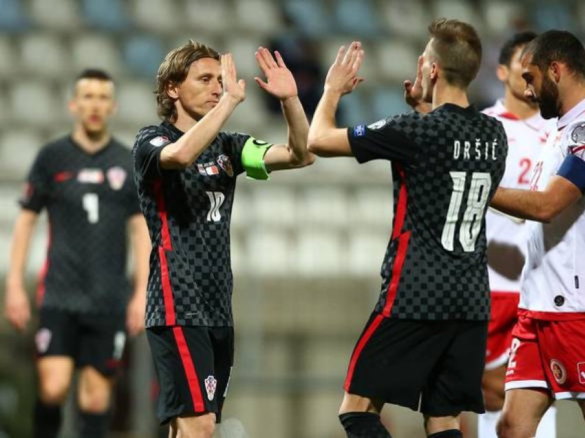 Kroacia falë golave të Perishiçit, Modriçit e Brekalos, gjunjëzojnë Maltën