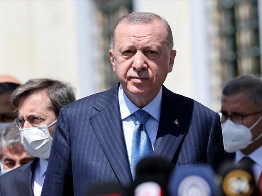 Erdogan: Turqia ka vaksina të mjaftueshme kundër COVID-19