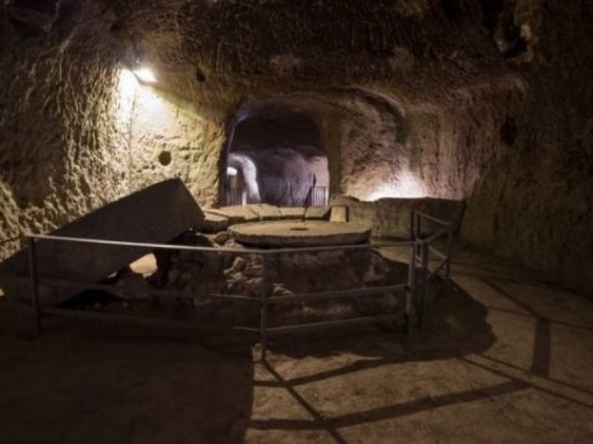 Si u ndërtua qyteti misterioz nëntokësor në provincën italiane, nuk do ta besoni se çfarë gjenden aty
