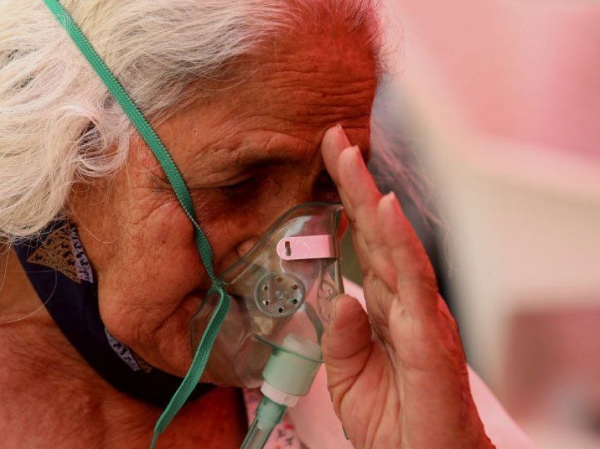 COVID-19 në Indi: Spitalet kërkojnë ndihmë, ndërsa shumë pacientë vdesin