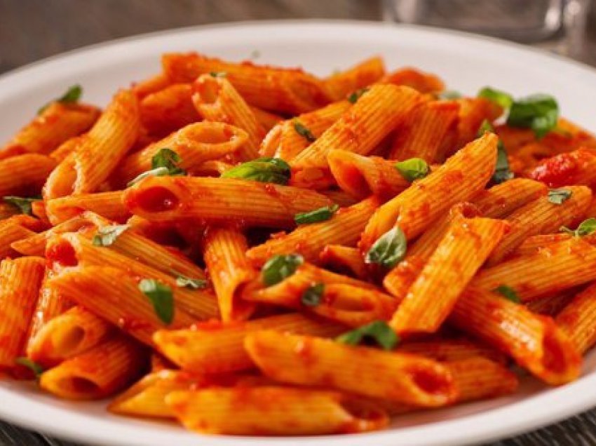 Penne me domate
