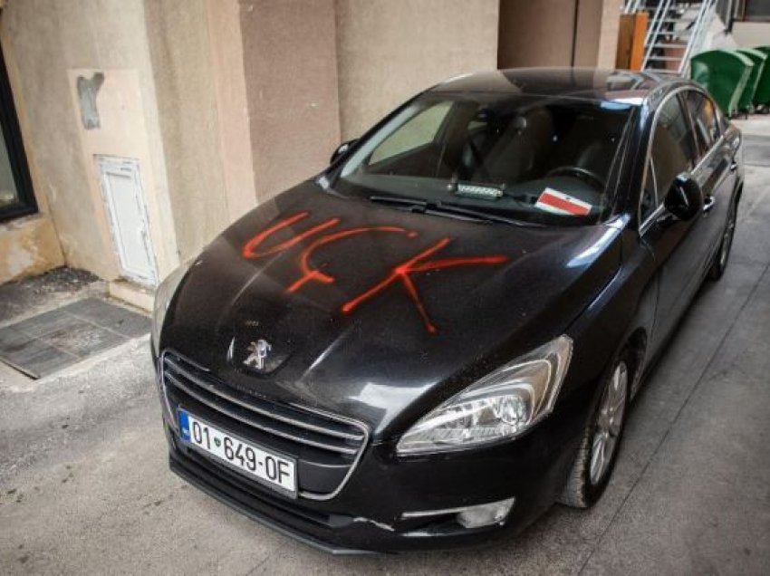 PSD shkruan “UÇK” në veturën zyrtare të Donika Gërvallës