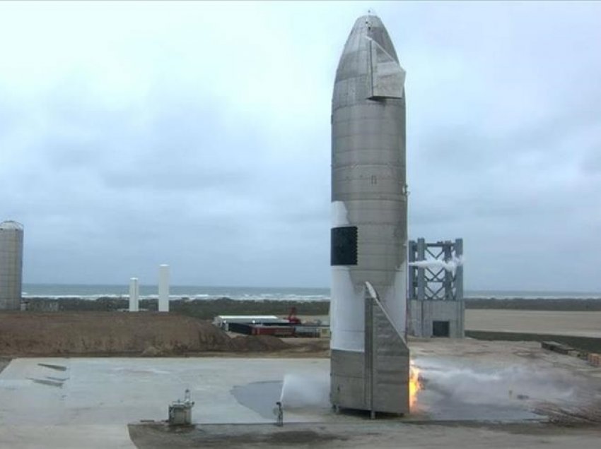 Prototipi i SpaceX zbarkon me sukses në fluturimin testues