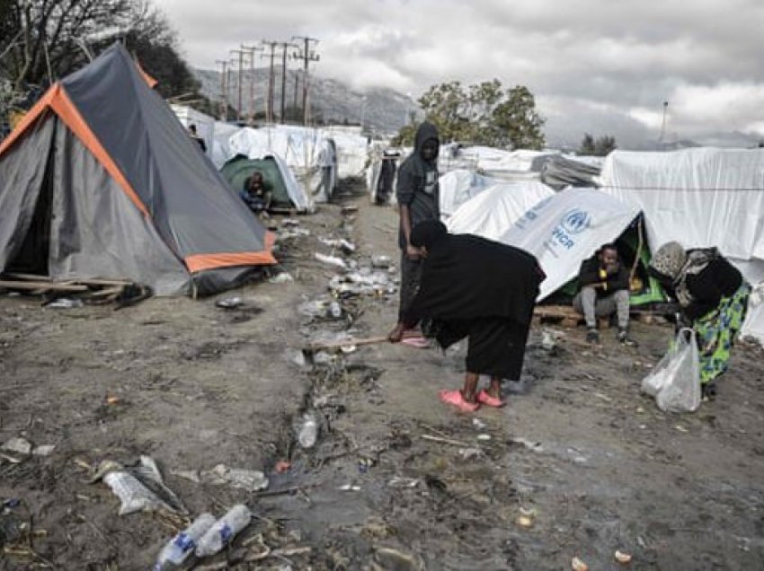 Skenë horrori/ Refugjati gjendet i vdekur dhe i rrethuar nga minjtë në kampin grek